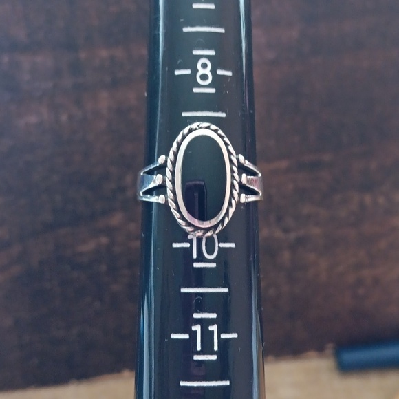 Silver Onyx Ring - Picture 6 of 10